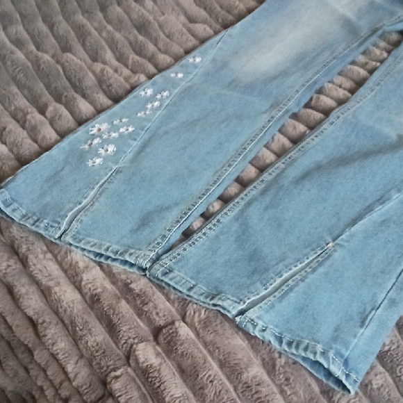 NEW!Embroidered Daisies Hippie Ankle Split Flood Blue Jeans XXL NEW never Worn! - Picture 5 of 7
